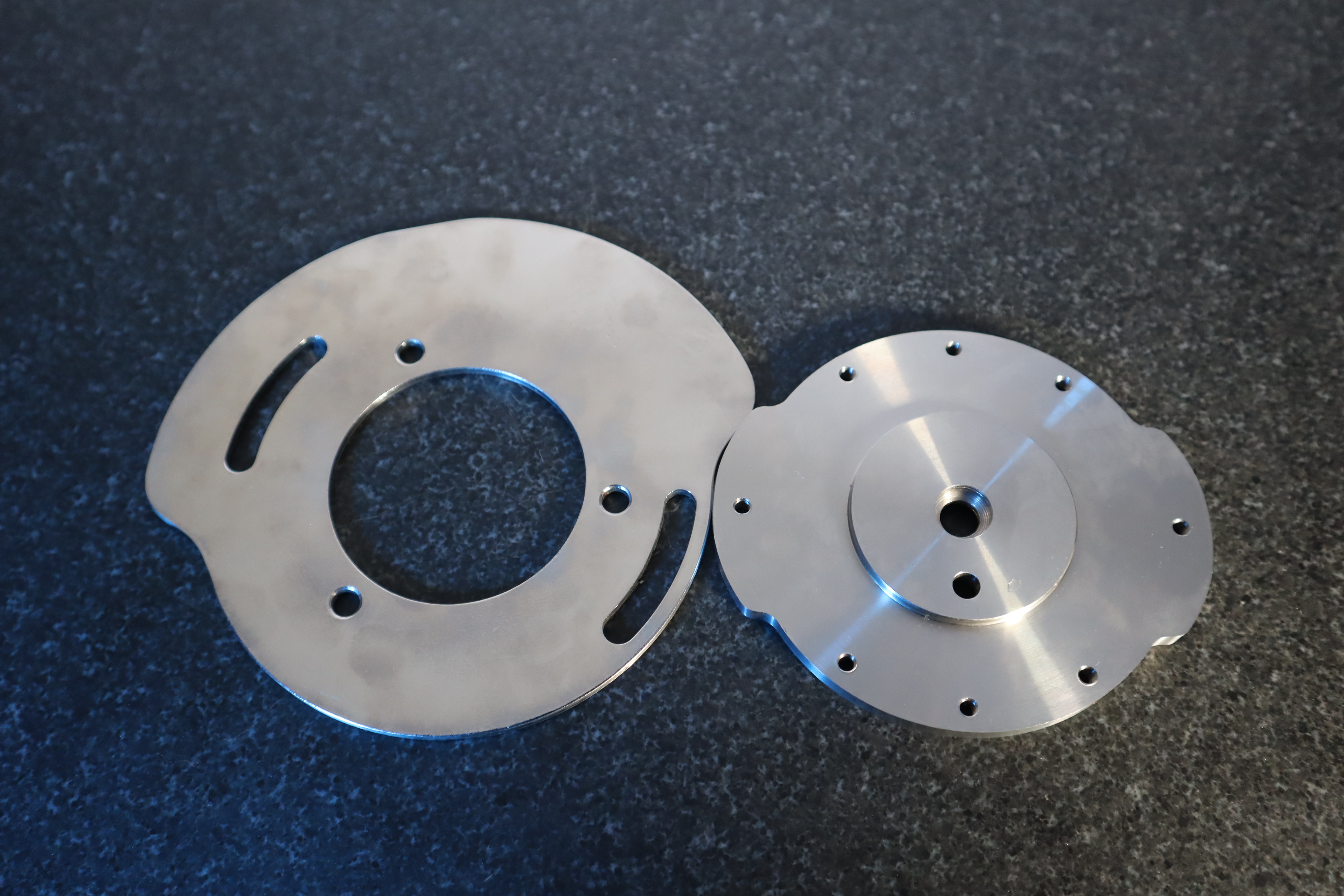 Pieza maquinada en CNC con acabado superficial controlado en EDRA México